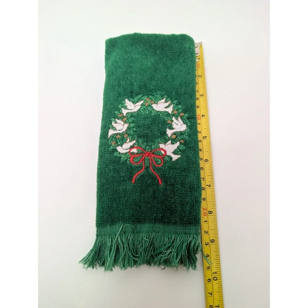 Vintage Christmas Hand Towel‎ Green Holly Wreath Embroidered Fringe Cotton Blend